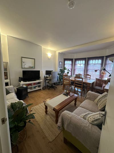 Room available in beautiful 3 bedroom flat✨ Main Photo