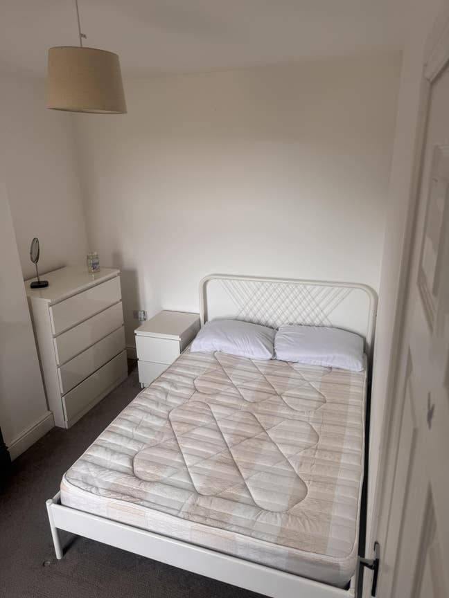 Bright Double Room (Single Occupancy Only) – Victo Main Photo