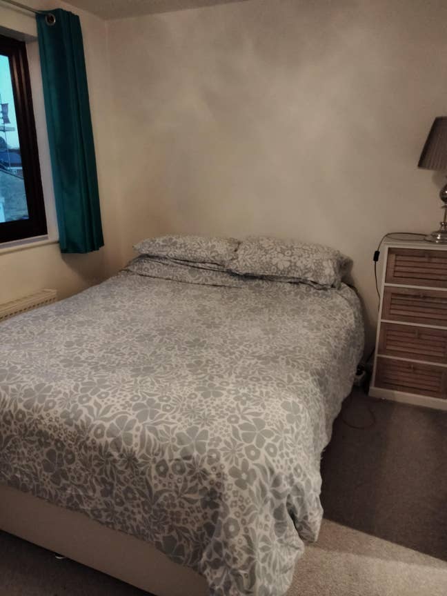 Large room for rent in lovely house Main Photo