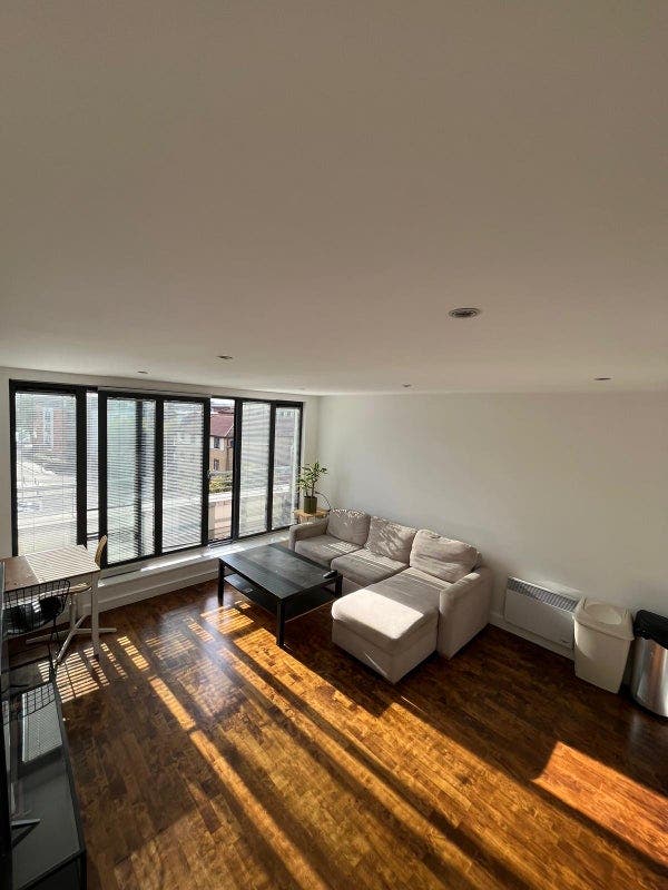 Double Room with Private Bath - Bow, London Main Photo