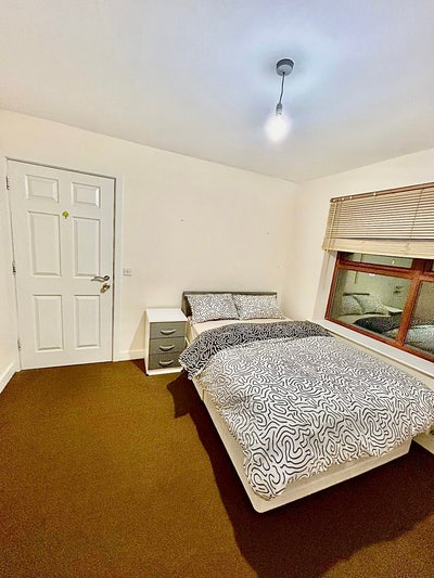 Furnished Rooms| Town Centre| Garden & Parking Main Photo