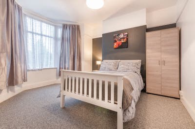 Double room to rent close to Crownhill Village. Main Photo