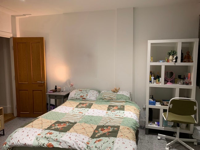 Large ensuite double bedroom available in 3 bdFlat Main Photo