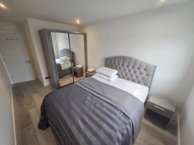 Double Bedroom  Main Photo