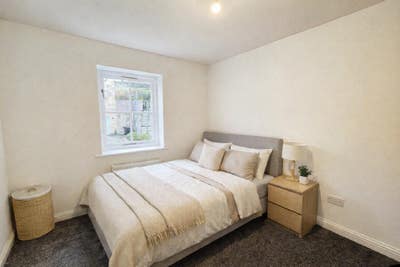 Ensuite Room in Spacious House Main Photo