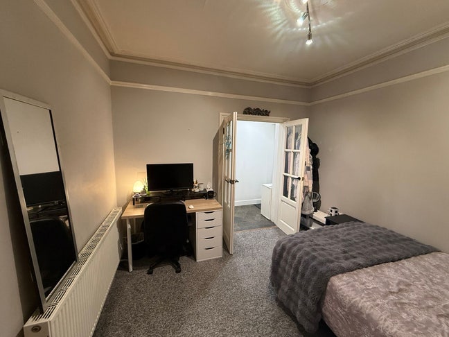 Double room 5 min walk to Sutton station,bills inc Main Photo