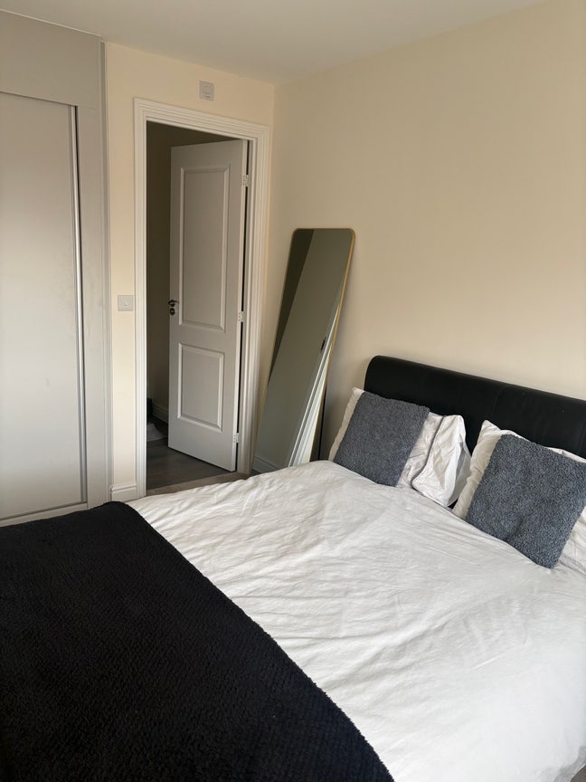 Large Ensuite room in Modern New-Build Home Main Photo