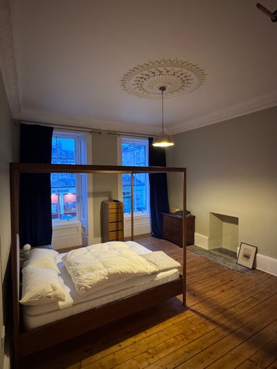 Massive double bedroom in Strathbungo Main Photo