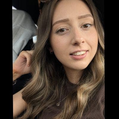 Professional Female seeks a double room Main Photo