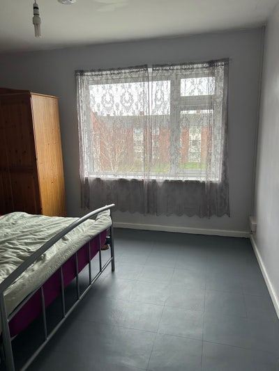 Double Bedroom Available Main Photo