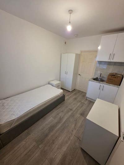 Single Ensuite Main Photo