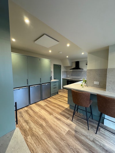 Good size double en-suite 🙂 Main Photo