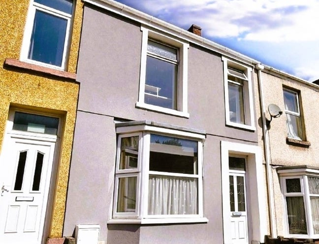 Spacious 5 double bed 3 storey student house with  Main Photo