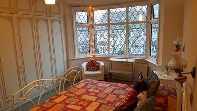 Large Double Room- with Private Vanity and Sink.  Main Photo