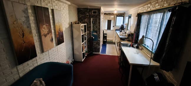 A Good Size Studio Flat/En-Suite; V. Good Location Main Photo