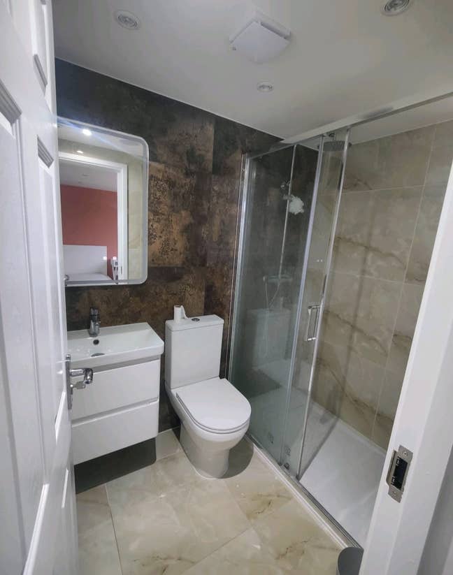 Recently renovated double room with ensuite  Main Photo