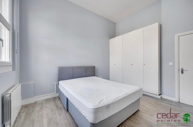 Spacious 4-Bed, 2-Bath Flat  Main Photo