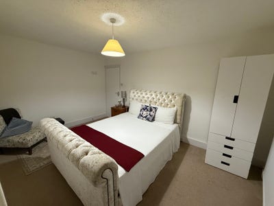 ✨ Modern Rooms in Prime Reading Location Main Photo