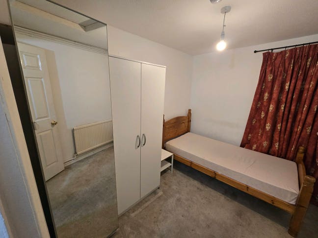 Room for rent females only Main Photo