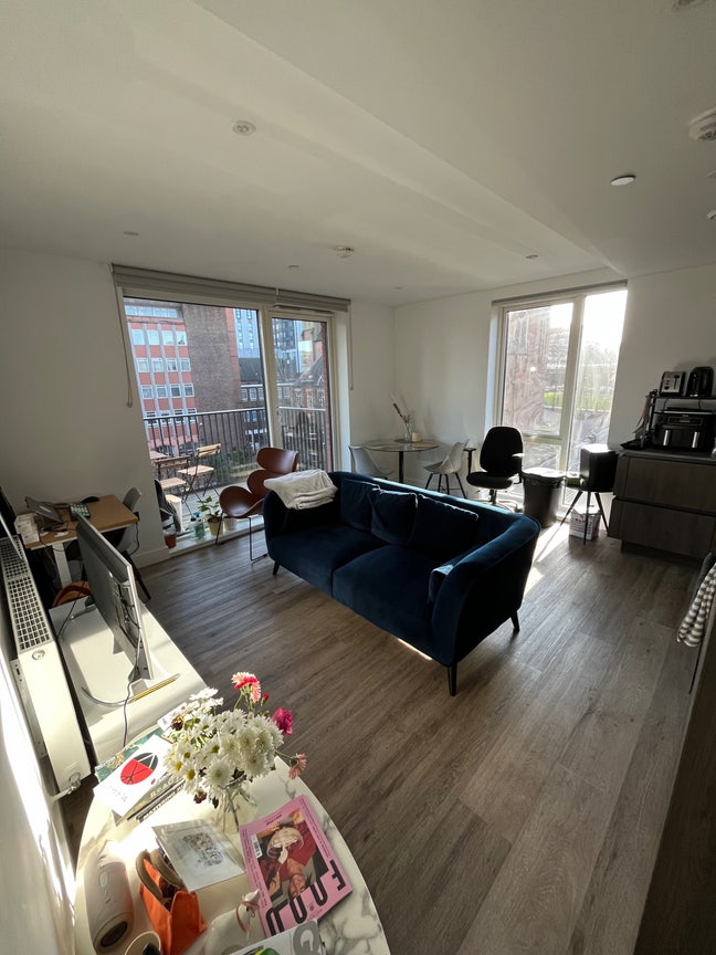 Large Double Room + Private Full Bathroom Main Photo