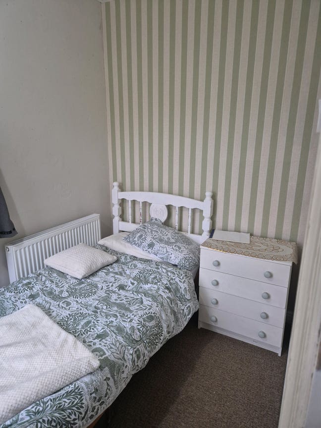 Single furnished room near town centre Main Photo