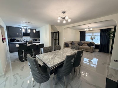 Room for rent on a modern house  Main Photo