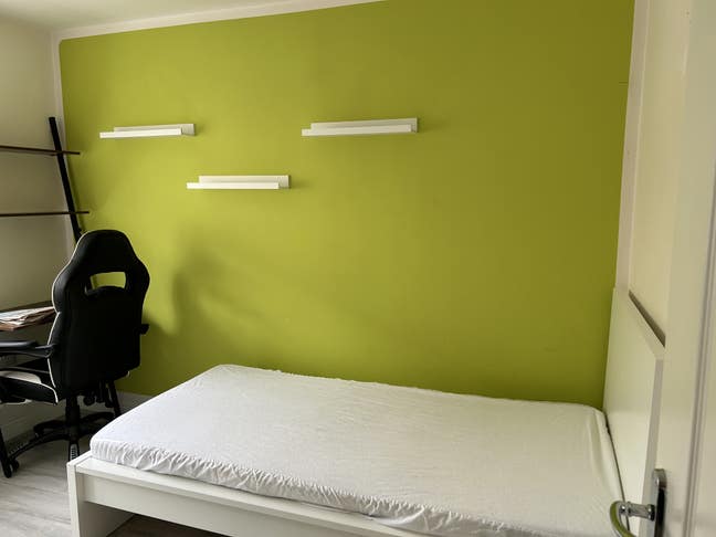 Room in Brooklands (MK10) - Female Housemates Main Photo