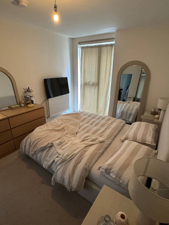 Ensuite fully furnished lovely locality  Main Photo