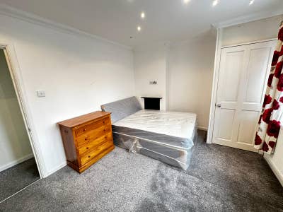 Stunning Double Room in Lovely Shared House SE3  Main Photo