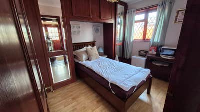 Nice Ensuite Room Available – Quiet Household Main Photo