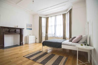 Refurbished Garden House Ealing, Large Double Main Photo