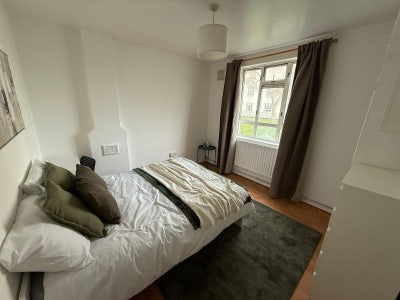 Double Room Available E26QX Main Photo