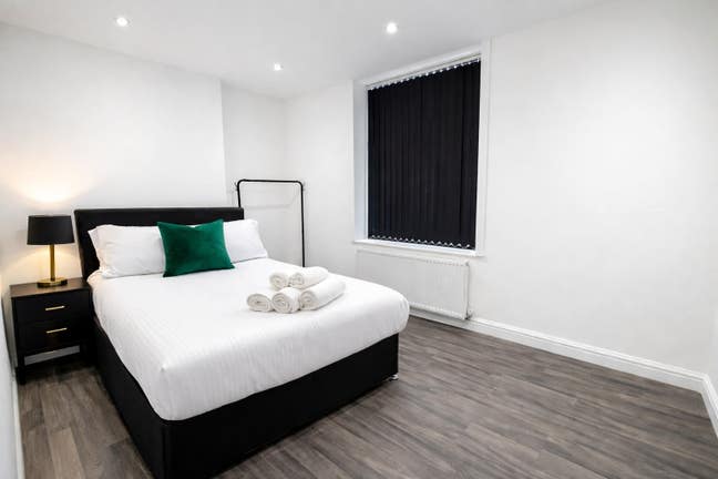 Fully Furnished Room with Kitchenette Ensuite  Main Photo