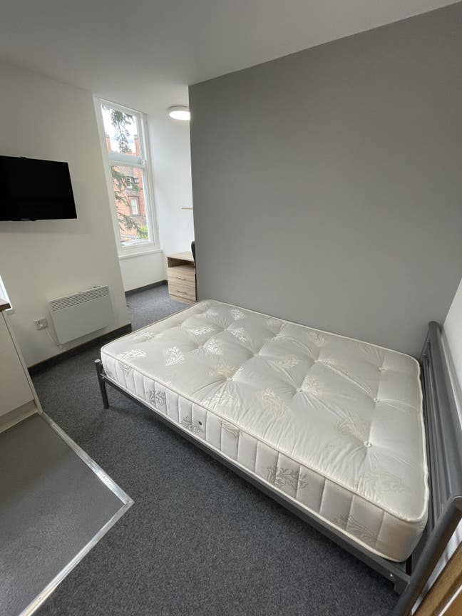 Studio all bills Inc-3 mins to UoL Main Photo