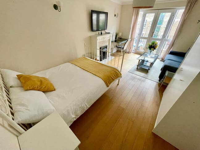 Master room with balcony - London Bridge Main Photo