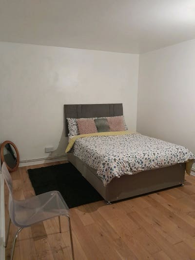 A Large Double Room For Rent  Main Photo