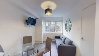 Double room Goldhawk road W12 near tube Main Photo