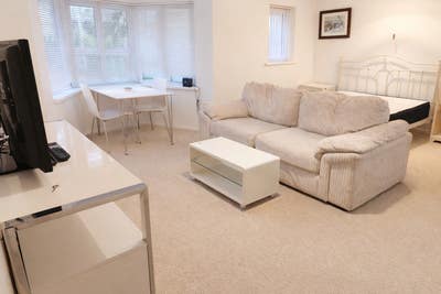 Studio flat in central area Main Photo