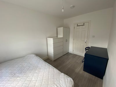 Spacious Double Room Near the Station/Single Use Main Photo