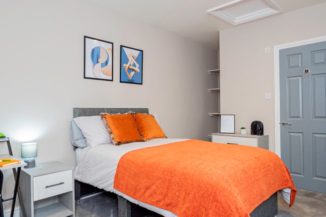 TWO Stunning & spacious double rooms near Station Main Photo