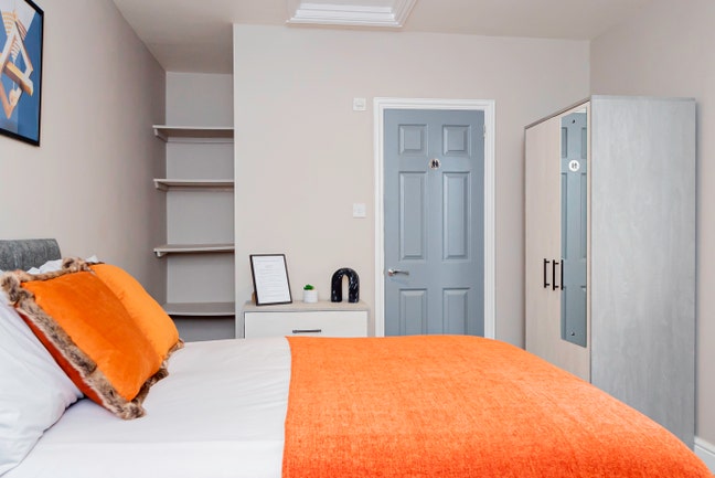 Stunning & spacious double room near Station Main Photo