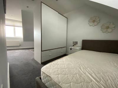Huge Loft/Ensuite Room in Finchley Central Main Photo