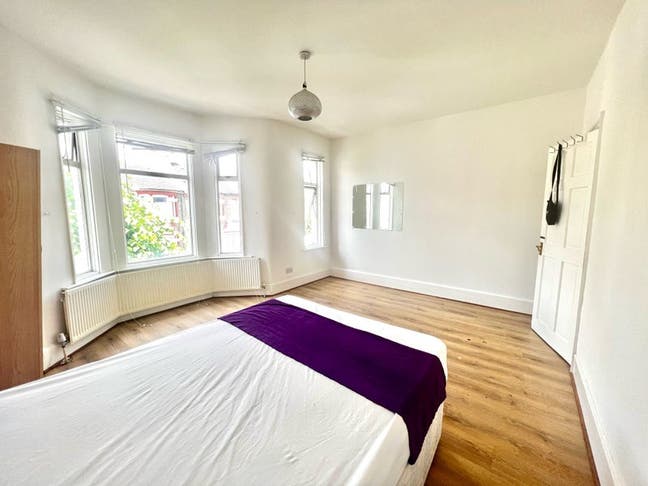 Modern Room to Let in Ilford with bills Main Photo