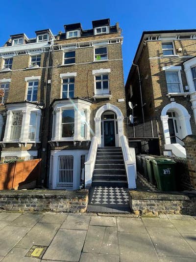 Bright, 2 Bed Flat near Stockwell (Water included) Main Photo