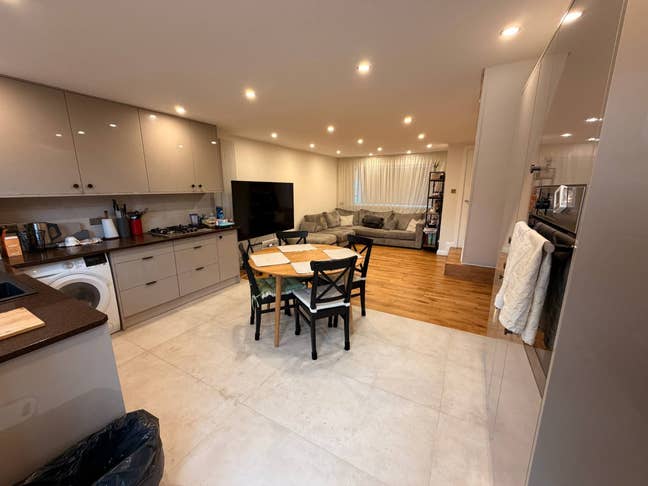 Recently Refurbished 3 Bed House Near Station Main Photo