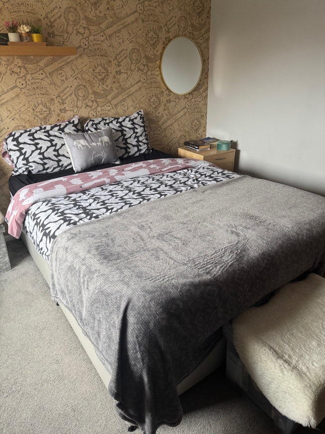 Double room for rent in a spacious house Main Photo