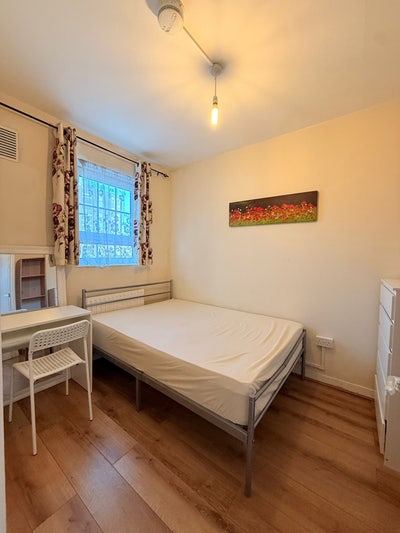 2 Large double room in Aldgate East  Main Photo