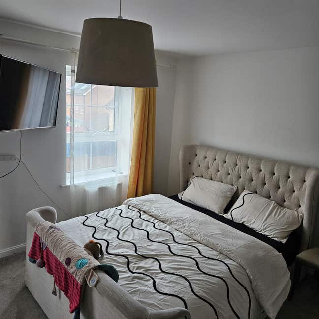 En suite room to rent Main Photo