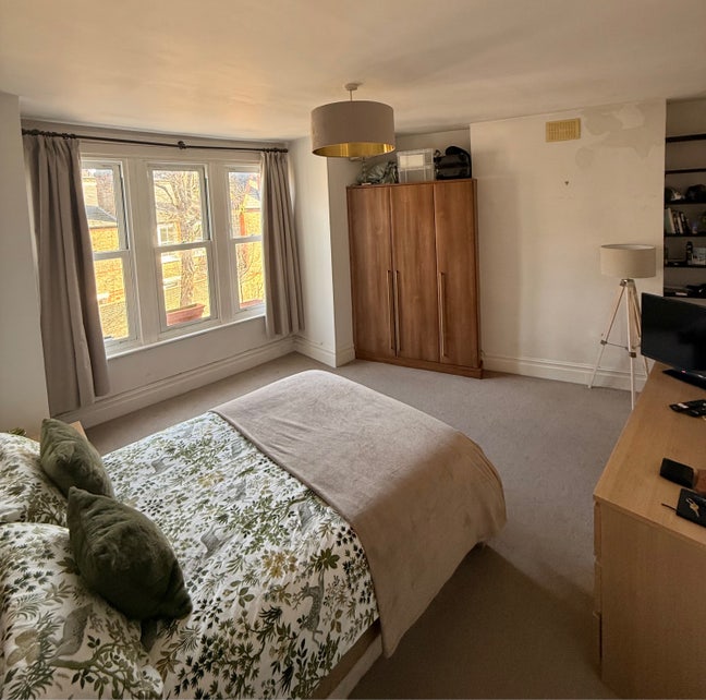 HUGE room in Clapham South Flat Main Photo