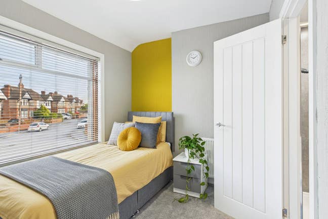 En-Suite Room - Half Price Rent First Month  Main Photo